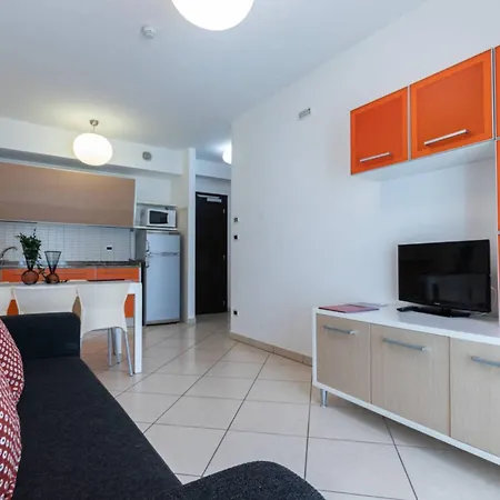 Coastal Getaway With Pool Apartman *