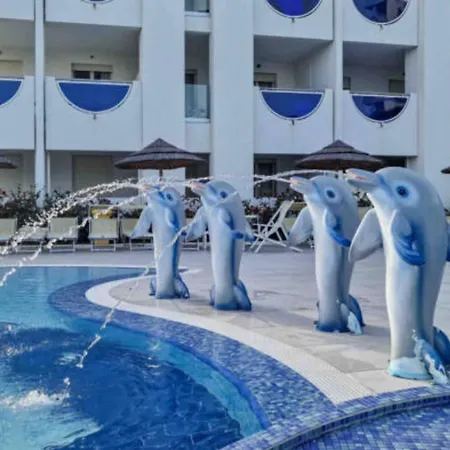 Coastal Getaway With Pool Apartman