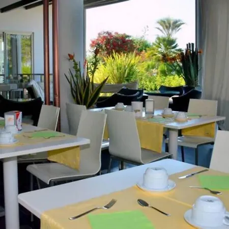 Coastal Getaway With Pool Apartman