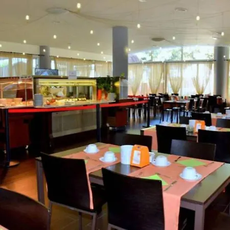 Coastal Getaway With Pool Apartman Bibione