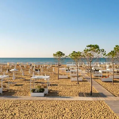 Coastal Getaway With Pool Apartman